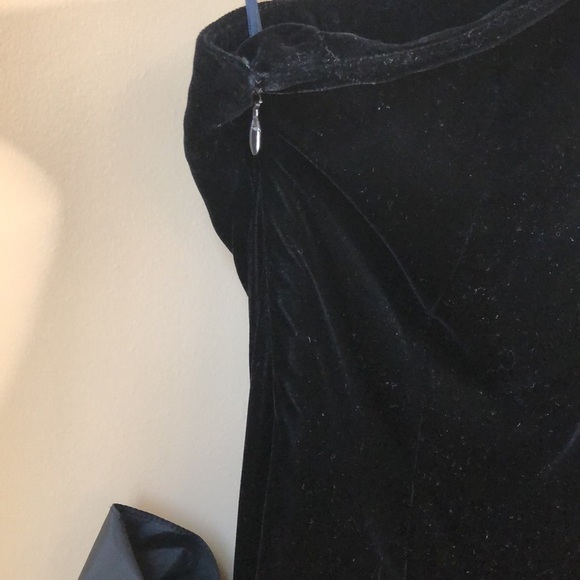 Miss O by Oscar de la Renta Black Velvet One Shoulder Dress Size 4- Stunning! - Picture 6 of 8